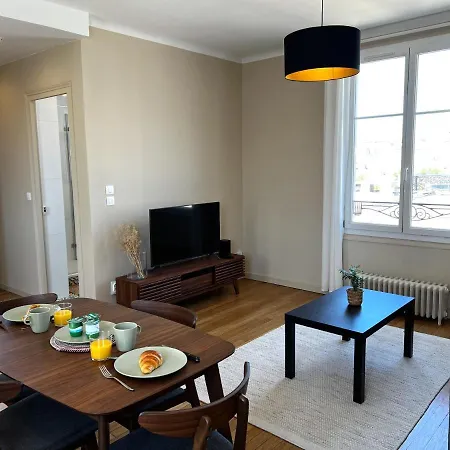Апартаменты The Elegant - Sunny & Quiet - Near Bastille